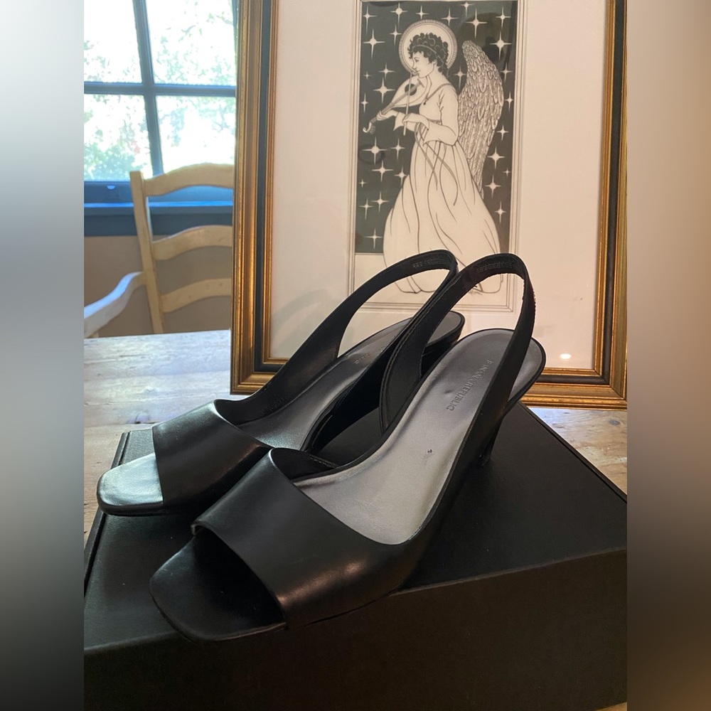Banana Republic black leather shoe with 3” heel